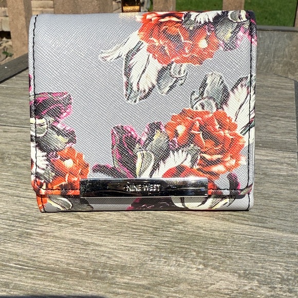 EUC! Nine West Floral Orange and Gray Trifold Wallet - Picture 1 of 9